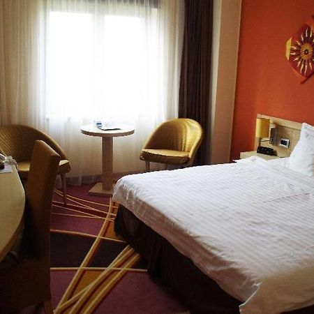 Mari Vila Hotel بوخارست الغرفة الصورة