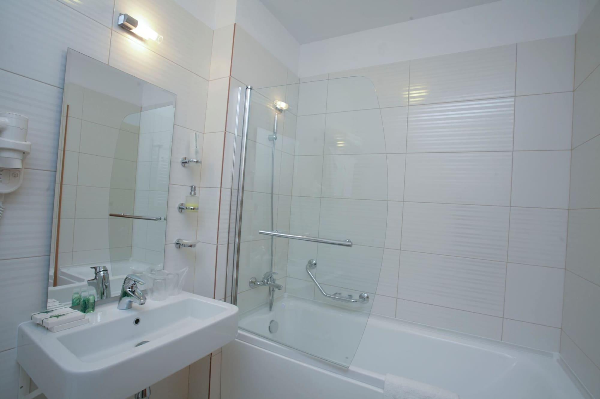Mari Vila Hotel بوخارست المظهر الخارجي الصورة