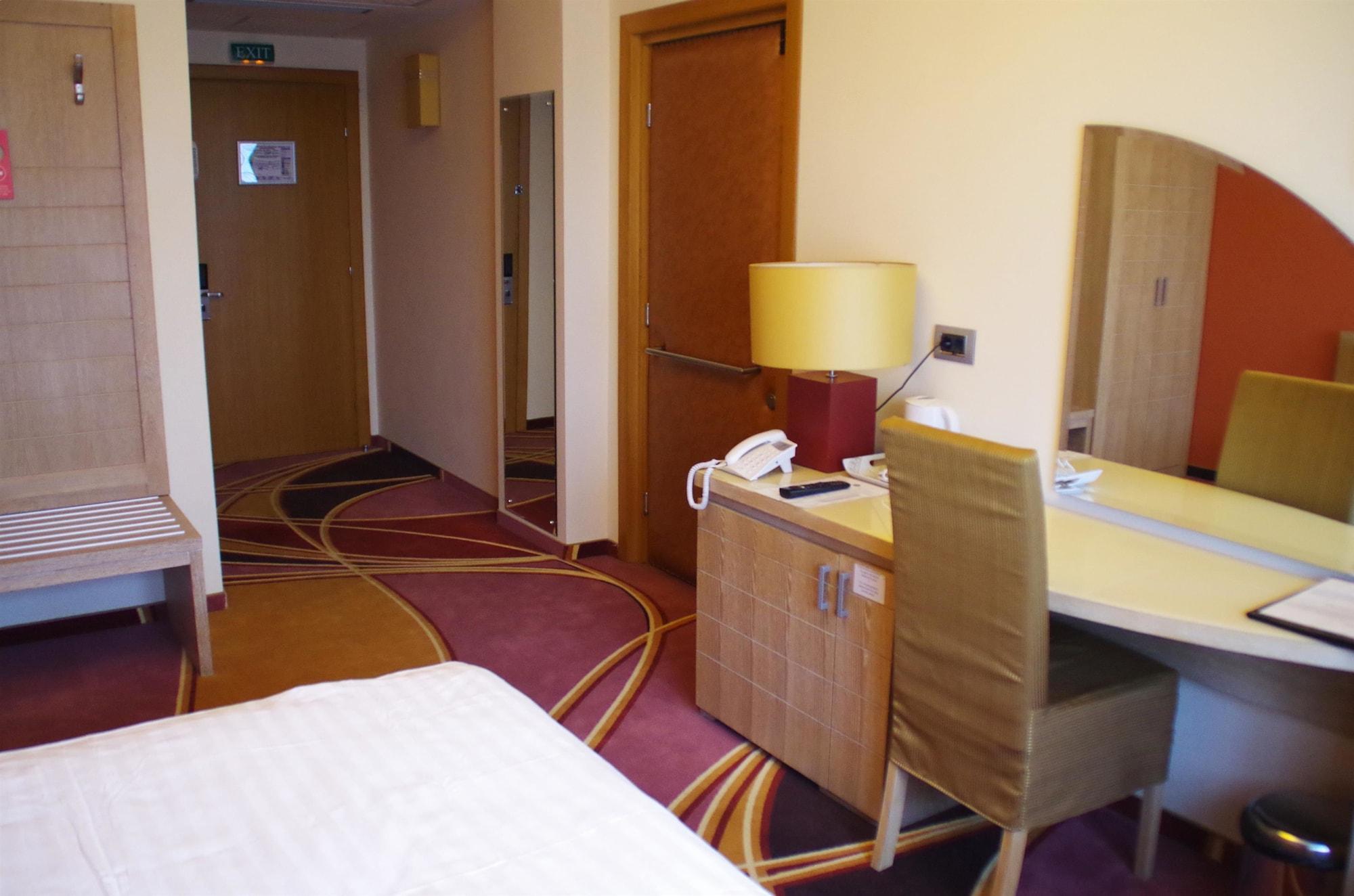 Mari Vila Hotel بوخارست المظهر الخارجي الصورة
